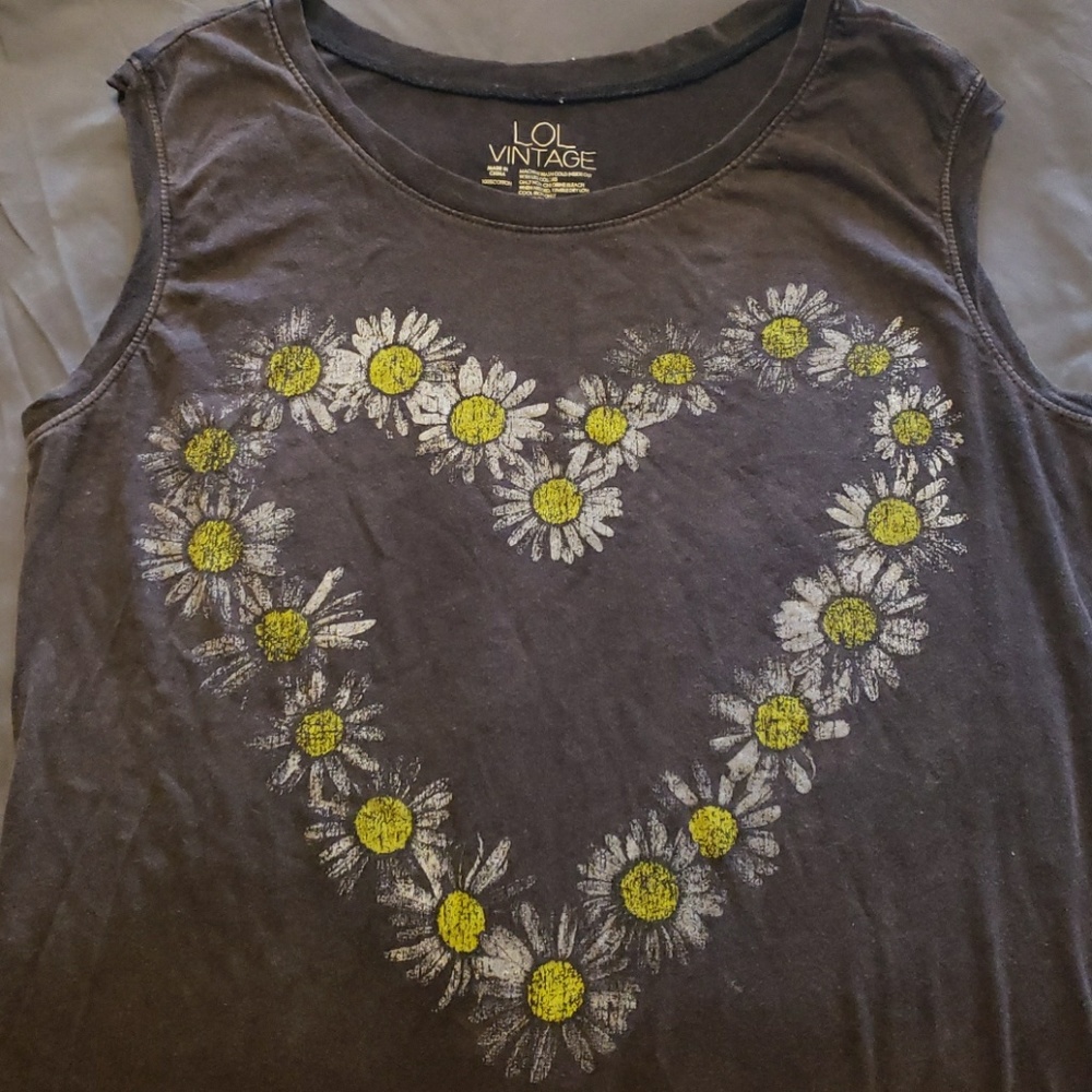 Daisy Heart Distressed Tank